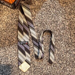 Black and Gray Diagonal Stripe Men's Silk Tie